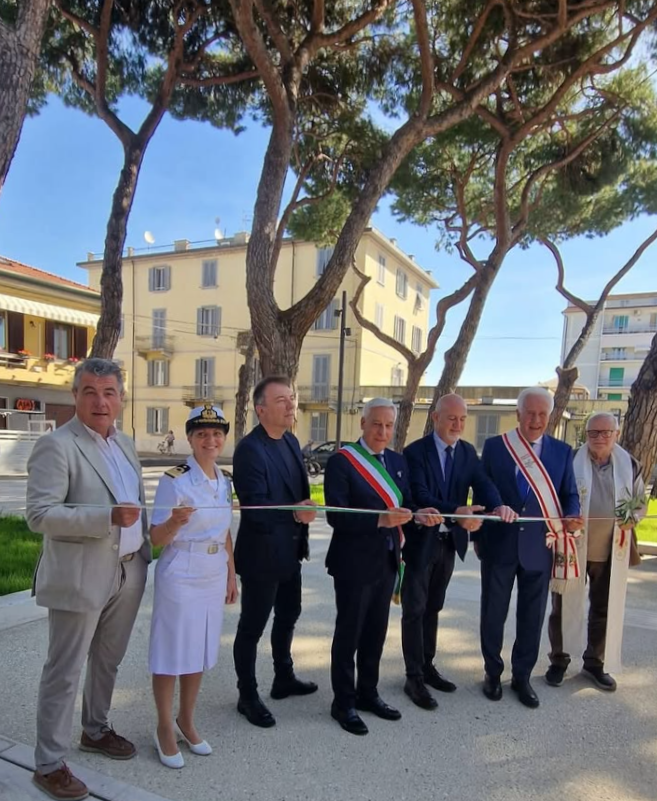 Nuova piazza Viani a Viareggio, il presidente Giani all’inaugurazione